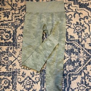 CAMO GREEN GYMSHARK LEGGINGS